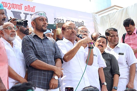 യൂത്ത് ലീഗിന്റെ സെക്രട്ടേറിയറ്റ് മാര്‍ച്ച് കുഞ്ഞാലിക്കുട്ടി ഉദ്ഘാടനം ചെയ്യുന്നു