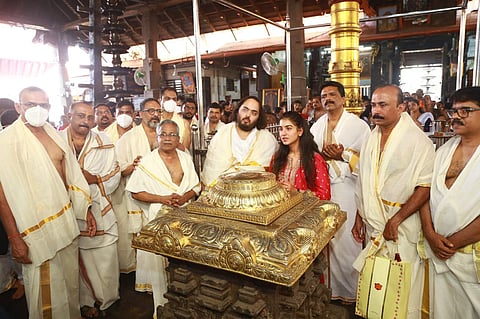 ആനന്ദ് അംബാനിയും രാധിക മര്‍ച്ചന്റും ഗുരുവായൂര്‍ ക്ഷേത്രത്തില്‍