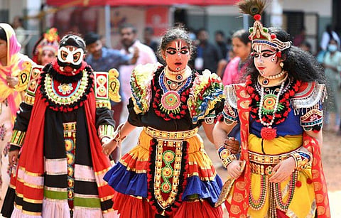 ചിത്രം; എക്സ്പ്രസ്