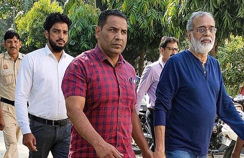 പ്രബീര്‍ പുര്‍കായസ്തയെ ഡല്‍ഹി പൊലീസ് സ്‌പെഷല്‍ സെല്‍ കോടതിയില്‍ ഹാജരാക്കുന്നു/ പിടിഐ