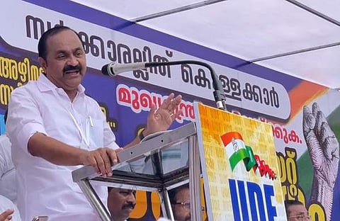 വിഡി സതീശന്‍ സമരം ഉദ്ഘാടനം ചെയ്യുന്നു/ ഫെയ്‌സ്ബുക്ക്