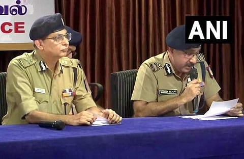 തമിഴ്‌നാട്  ഡിജിപി വാര്‍ത്താസമ്മേളനം നടത്തുന്നു