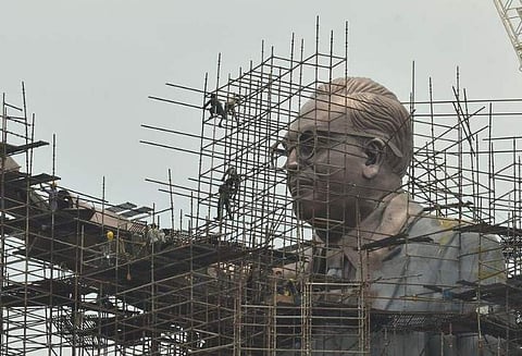 അംബേദ്കര്‍ പ്രതിമ നിര്‍മ്മാണം/എക്‌സ്