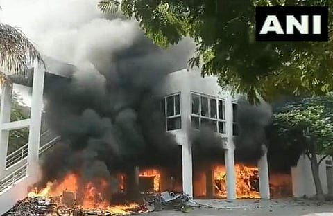 എന്‍സിപി എംഎല്‍എയുടെ വീട് പ്രക്ഷോഭകര്‍ കത്തിച്ചപ്പോള്‍, എഎന്‍ഐ