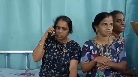 പരിക്കേറ്റ സ്ത്രീകള്‍ ആശുപത്രിയില്‍