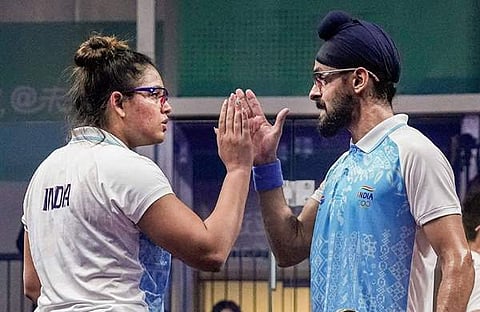 സ്വര്‍ണം നേടിയ ദീപിക പള്ളിക്കല്‍ - ഹരിന്ദര്‍ സിങ് പാല്‍ സഖ്യം