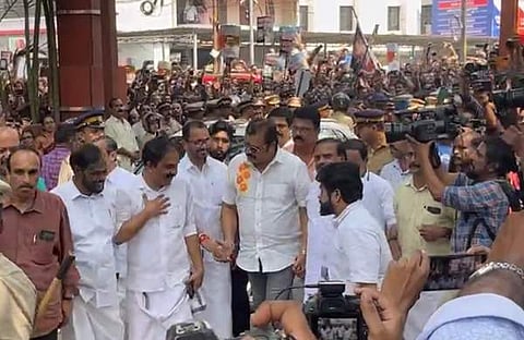 സുരേഷ് ​ഗോപി നടക്കാവ് സ്റ്റേഷനിലേക്ക് വരുന്നു/ ഫെയ്സ്ബുക്ക്