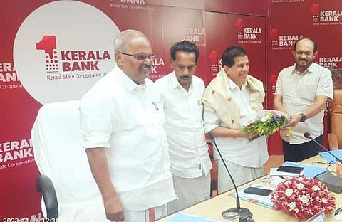 കേരള ബാങ്ക് ഭരണസമിതി അം​ഗമായി അബ്ദുൾ ഹമീദ് സ്ഥാനമേറ്റപ്പോൾ