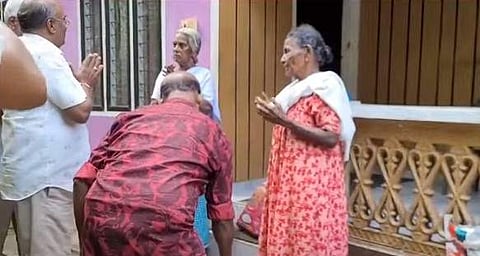 മറിയക്കുട്ടിയ്ക്കും അന്നക്കുട്ടിക്കും സഹായം നല്‍കുന്ന വ്യവാസി മുകേഷ് ജെയ്ന്‍