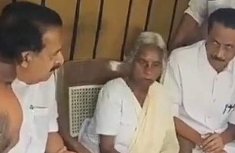 മറിയക്കുട്ടിക്കൊപ്പം രമേശ് ചെന്നിത്തല, ഫെയ്‌സ്ബുക്ക്‌