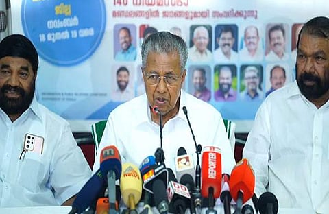പിണറായി വിജയന്‍ വാര്‍ത്താസമ്മേളനത്തില്‍