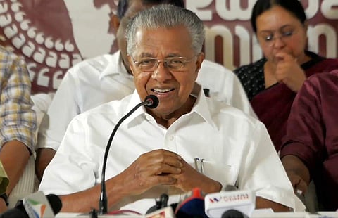 പിണറായി വിജയന്‍ കല്‍പ്പറ്റയില്‍ മാധ്യമങ്ങളോട് സംസാരിക്കുന്നു