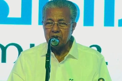പിണറായി വിജയന്‍ പേരാമ്പ്രയില്‍ സംസാരിക്കുന്നു