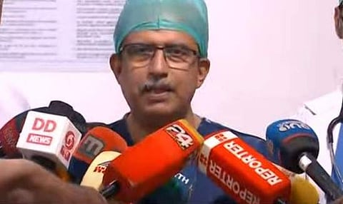 ശസ്ത്രക്രിയക്ക് ശേഷം ഡോക്ടര്‍ ജോസ് ചാക്കോ പെരിയപ്പുറം മാധ്യമങ്ങളെ കാണുന്നു