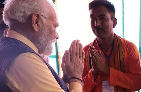 രത്തന്‍ ദുബെ പ്രധാനമന്ത്രിക്കൊപ്പം/ എക്‌സ്‌