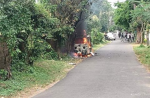 തൃശൂരില്‍ ഓട്ടോയ്ക്കു തീപിടിച്ചപ്പോള്‍
