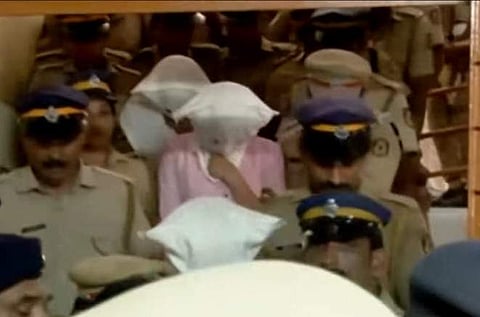 പ്രതികളെ കോടതിയില്‍ എത്തിച്ചപ്പോള്‍