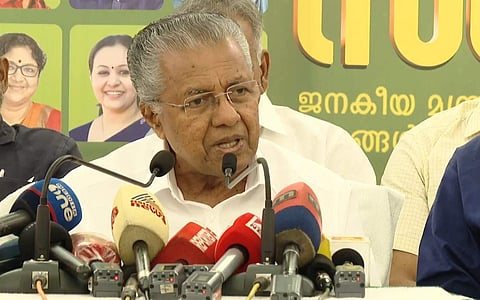 പിണറായി വിജയന്‍ തിരുവനന്തപുരത്ത് മാധ്യമങ്ങളെ കാണുന്നു