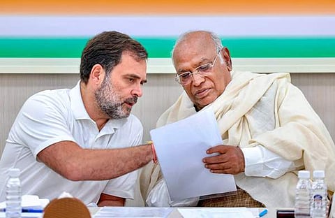രാഹുൽ ​ഗാന്ധിയും ഖാർ​ഗെയും/ പിടിഐ