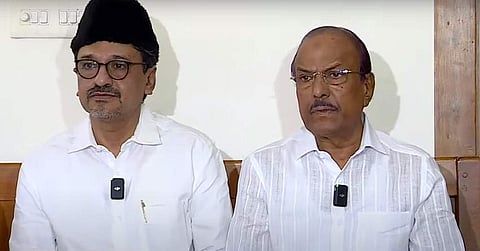 മുസ്ലീം ലീഗ് നേതാക്കള്‍ വാര്‍ത്താ സമ്മേളനം നടത്തുന്നു