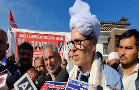 ഒമര്‍ അബ്ദുള്ള മാധ്യമങ്ങളെ കാണുന്നു/ ഫോട്ടോ: എഎന്‍ഐ