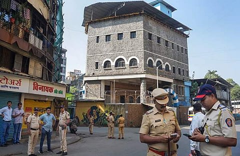 പൊലീസ് പരിശോധന നടത്തുന്നു / പിടിഐ