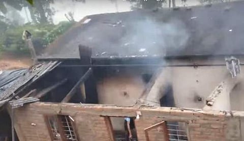 അപകടത്തില്‍ തകര്‍ന്ന വീട്‌