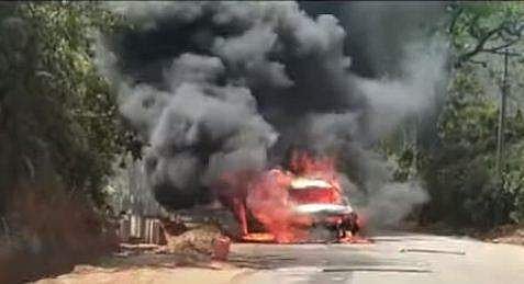 ഓടിക്കൊണ്ടിരുന്ന കാറിന് തീപിടിച്ചപ്പോള്‍