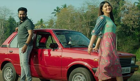 'മഹേഷും മാരുതിയും' ​ഗാനത്തിൽ നിന്ന്