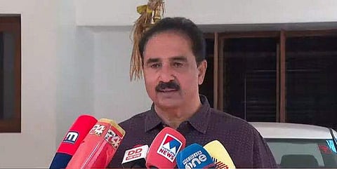 എന്‍ കെ പ്രേമചന്ദ്രന്‍ മാധ്യമങ്ങളോട് സംസാരിക്കുന്നു/ ടിവി ദൃശ്യം