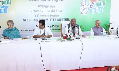 കോണ്‍ഗ്രസ് സ്റ്റിയറിങ്ങ് കമ്മിറ്റി യോഗത്തില്‍ നിന്ന്/ ഫെയ്‌സ്ബുക്ക്