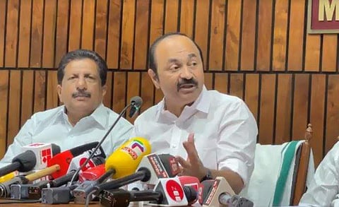 വിഡി സതീശന്‍ മാധ്യമങ്ങളെ കാണുന്നു
