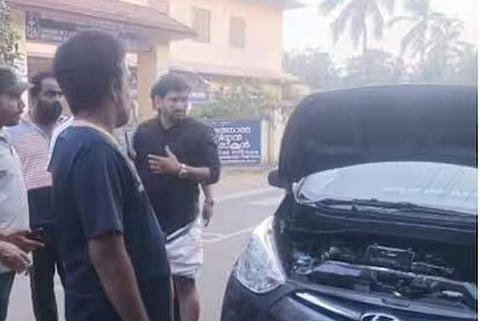 ഓടിക്കൊണ്ടിരുന്ന കാറിന് തീപിടിച്ചപ്പോള്‍, സ്‌ക്രീന്‍ഷോട്ട്‌
