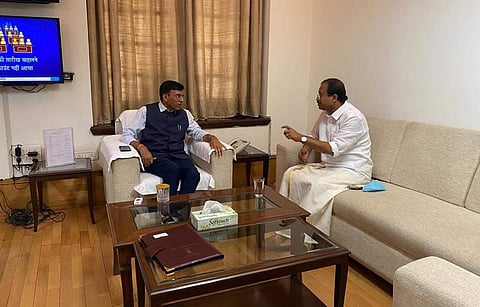 കേന്ദ്ര ആരോഗ്യമന്ത്രി മന്‍സുഖ് മാണ്ഡവ്യയുമായി വി മുരളീധരന്‍ കൂടിക്കാഴ്ച നടത്തുന്നു/ഫെയ്‌സ്ബുക്ക്