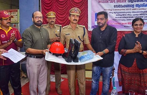സിവില്‍ ഡിഫന്‍സ് വളണ്ടിയേഴ്‌സിന് ആദരവുമായി ന്യൂ ഇന്ത്യന്‍ എക്‌സ്പ്രസ്