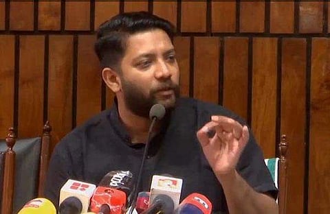 ഷാഫി പറമ്പില്‍ മാധ്യമങ്ങളോടു സംസാരിക്കുന്നു/ടിവി ദൃശ്യം