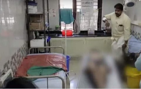 കുട്ടികളുടെ മൃതദേഹം അടിമാലി താലൂക്ക് ആശുപത്രിയിലെത്തിച്ചപ്പോള്‍/ ടെലിവിഷന്‍ ചിത്രം