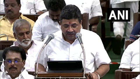 തമിഴ്‌നാട് ധനമന്ത്രി പി ത്യാഗരാജന്‍ ബജറ്റ് അവതരിപ്പിക്കുന്നു