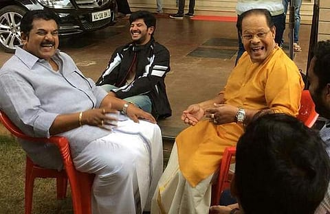 ഇന്നസെന്റിനൊപ്പം മുകേഷ്, ദുൽഖർ സൽമാൻ/ ചിത്രം ഫെയ്‌സ്‌ബുക്ക്