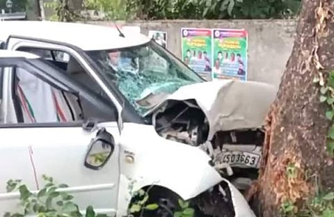 അപകടത്തില്‍പ്പെട്ട കാര്‍/ ടിവി ദൃശ്യം