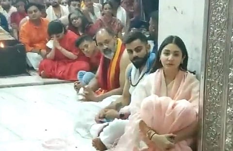 മഹാകലേശ്വര്‍ ക്ഷേത്രത്തില്‍ എത്തിയ അനുഷ്‌കയും കോഹ് ലിയും/ എഎഐ വിഡിയോ സ്‌ക്രീന്‍ഷോട്ട്