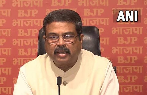 ധര്‍മ്മേന്ദ്ര പ്രധാന്‍ സ്ഥാനാര്‍ഥികളെ പ്രഖ്യാപിക്കുന്നു