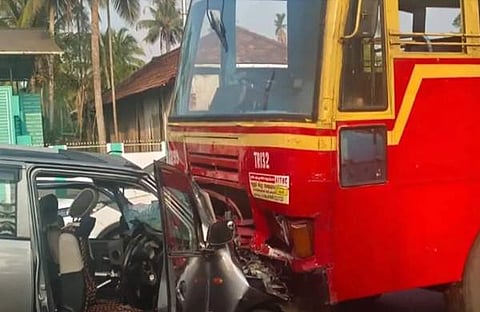 അപകടത്തില്‍പ്പെട്ട കാറും കെഎസ്ആര്‍ടിസി ബസും/വീഡിയോ സ്‌ക്രീന്‍ഷോട്ട്