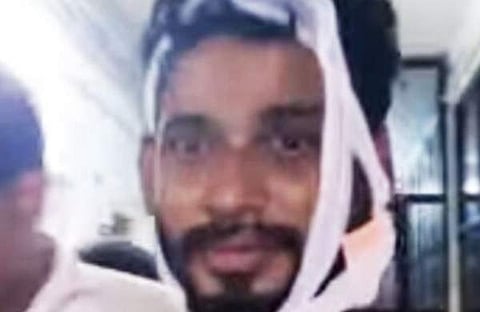കഴുത്തിൽ കുത്തേറ്റ ഗൗതം സുധി