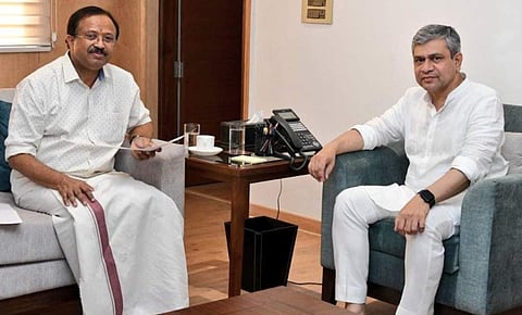 വി മുരളീധരന്‍ ട്വിറ്ററില്‍ പങ്കുവച്ച ചിത്രം