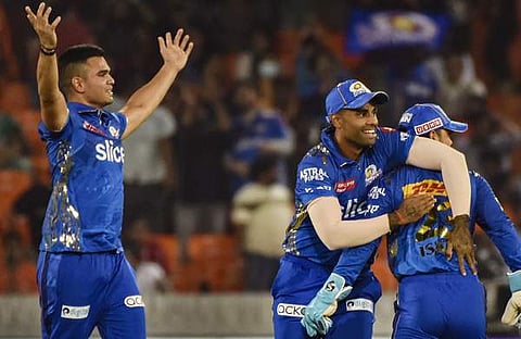 ഹാരി ബ്രൂക്കിന്റെ വിക്കറ്റ് നേടിയതില്‍ മുംബൈ ഇന്ത്യന്‍സ് താരങ്ങളുടെ ആഹ്ലാദ പ്രകടനം, പിടിഐ