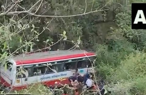 ഉത്തരാഖണ്ഡില്‍ ബസ് കൊക്കയിലേക്ക് മറിഞ്ഞപ്പോള്‍, എഎന്‍ഐ