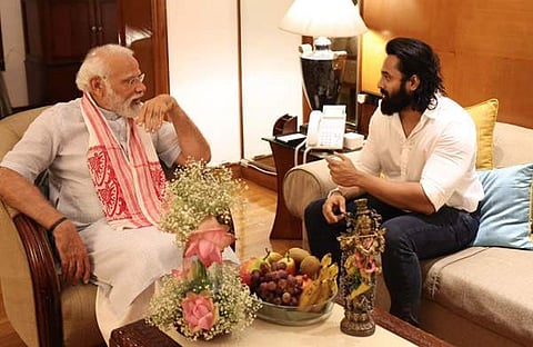ഉണ്ണി മുകുന്ദന്‍ പ്രധാനമന്ത്രിയുമായി കൂടിക്കാഴ്ച നടത്തുന്നു/ ഫെയ്‌സ്ബുക്ക് ചിത്രം