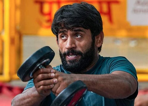 ജന്തർ മന്ദറിൽ പ്രതിഷേധം തുടരുന്നതിനൊപ്പം പരിശീലനം നടത്തുന്ന ബജ്റം​ഗ് പുനിയ/ പിടിഐ