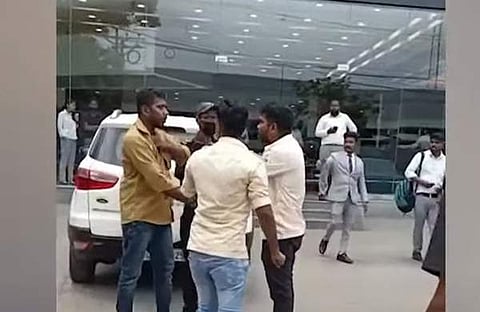 കെ സ്വിഫ്റ്റ് ജീവനക്കാരന്‍ ഓട്ടോ ഡ്രൈവറെ തല്ലുന്നതിന്റെ വീഡിയോ ദൃശ്യം